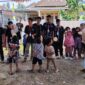 Peserta anak anak lomba adu cepat menghabiskan kerupuk dalam lomba meriahkan HUT ke 81 RI di Sabahluppak, Kuripan, Kota Agung, Tanggamus, Sabtu, 15 Agustus 2026 / Herdi/Media Prioritastv.com.