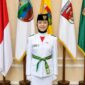 Romaita, pelajar SMKN Kota Agung Barat, putri Maryunus, warga Pekon Teba Bunuk, Kecamatan Kota Agung Barat, Kabupaten Tanggamus, terpilih sebagai anggota Paskibraka Provinsi Lampung Tahun 2026 saat berfoto di depan pataka Kabupaten Tanggamus, Minggu (16/8/2026). | Ist/Media Prioritastv.com