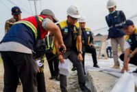 Gubernur Lampung saat meninjau progres pembangunan Pembangunan Jalan Pringsewu Kalirejo, di Desa Rejosari, Kabupaten Pringsewu, Jumat (14/8/2026) | Dok. Diskominfotik Lampung.