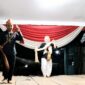 Penampilan tari tradisional Lampung oleh Sanggar Tari Sabah Luppak dalam rangkaian perayaan HUT ke-81 RI di Kelurahan Kuripan, Kota Agung, Tanggamus, Minggu (16/8/2026) malam | Herdi/Media Prioritastv.com.