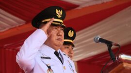 Bupati Tanggamus H. Moh. Saleh Asnawi saat memimpin upacara HUT ke 81 Republik Indonesia di Lapangan Merdeka, Kota Agung, Senin 17 Agustus 2026 | Herdi/Media Prioritastv.com.