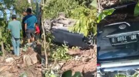 Kolase foto warga saat memperhatikan kerusakan hanya pohon pisang dan kondisi mobil yang berara di perkebunan, Senin 17 Agustus 2026 | Dok. Tangkapan Layar Video.