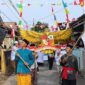 Santriwan dan santriwati saat mengikuti karnaval keliling Kelurahan Pasar Madang, Kecamatan Kota Agung, Tanggamus, Senin (24/8/2026) | Herdi/Media Prioritastv.com.
