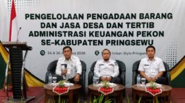 Sekda Pringsewu Andi Purwanto saat memberikan materi dalam kegiatan seminar pengelolaan pengadaan barang dan jasa di Hotel Urban, Pringsewu, Rabu 26 Agustus 2026 | Samuel/Media Prioritastv.com.