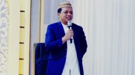 Bupati Pringsewu Riyanto Pamungkas saat menghadiri Maulid Nabi dan Haul KH. Abdullah Sayuti Pringsewu, di Pondok Pesantren Nurul Huda, Pringkumpul, Kelurahan Pringsewu Selatan, Kecamatan Pringsewu, Sabtu (29/8/2026) malam. 2026 | Samuel/Media Prioritastv.com.