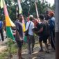 Warga saat membantu evakuasi pemasang WiFi tersengat listrik di Pekon Argomulyo, Sumberejo, Tanggamus, Selasa 25 Agustus 2026 | ist/Media Prioritastv.com.