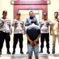 Tersangka Curanmor asal Wonosobo inisial AW setelah ditangkap dan akan dijebloskan ke sel tahanan Polsek Talang Padang, Senin 31 Agustus 2026 | Dok. Humas Polres Tanggamus.