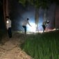 Polisi saat melakukan pemeriksaan dan pemadaman kebakaran lahan di Kabupaten Pringsewu | Dok. Humas Polres Pringsewu.