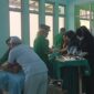Sejumlah tenaga medis RSUD Batin Mangunang Tanggamus melakukan pelayanan khitanan terhadap peserta dalam kegiatan khitanan massal gratis dalam rangka memperingati HUT ke-20 RSUD Batin Mangunang, Senin (24/8/2026) | Zulkarnaian/Media Prioritastv.com.