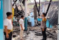 Polisi saat melakukan pemeriksaan TKP kebakaran SPPG Purwosari, Kelumbayan Barat, Tanggamus, Kamis 27 Agustus 2026 | ist/Media Prioritastv.com.