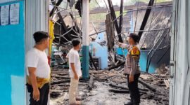 Polisi saat melakukan pemeriksaan TKP kebakaran SPPG Purwosari, Kelumbayan Barat, Tanggamus, Kamis 27 Agustus 2026 | ist/Media Prioritastv.com.