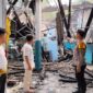 Polisi saat melakukan pemeriksaan TKP kebakaran SPPG Purwosari, Kelumbayan Barat, Tanggamus, Kamis 27 Agustus 2026 | ist/Media Prioritastv.com.