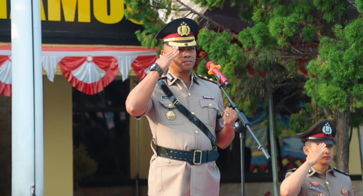 Kapolres Tanggamus AKBP Rahmad Sujatmiko saat memimpin upacara Hari Juang Polri 2026 di Lapangan Mapolres setempat, Jumat 21 Agustus 2026 | Dok. Humas Polres Tanggamus.