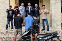 Ketiga tersangka pendongan sopor truk yang ditangkap
Polisi sebelum dijebloskan ke sel tahanan, Rabu 2 September 2026 | Dok. Humas Polres Tanggamus.