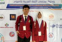 Dua Pelajar MTs Negeri 1 Tanggamus yang berhasil meraih juara Harapan 1 dan Harapan 2 dalam Olimpiade Bahasa Arab Tingkat Provinsi Lampung yang digelar Forum MGMP Bahasa Arab se-Indonesia di Emer Islamic Boarding School (EIBOS), Natar, Kabupaten Lampung Selatan, Sabtu, 29 Agustus 2026.