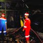 Damkar PT PGE Ulu Belu  saat melakukan pemadaman kebakaran rumah warga di Pekon Gunung Sari, Sabtu 5 September 2026.
