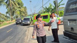 Kapolsek Wonosobo Iptu Primadona Laila saat melaksanakan pengaturan antrian pembelian BBM di SPBU Lakaran, Kamis 3 September 2026 | ist/Media Prioritastv.com.