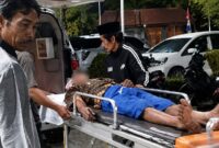 Korban Supardi saat dievakuasi usai ditabrak pemotor di Jalinbar Pekon Gisting Atas, Kecamatan Gisting, Kabupaten Tanggamus, Provinsi Lampung,Senin (31/8/2026) sekitar pukul 18.30 WIB | ist/Media Prioritastv.com.