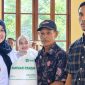 Wabup Pringsewu Umi Laila saat menyerahkan bantun pangan secara simbolis, Rabu 16 September 2026 | Samuel/Media Prioritastv.com.