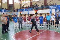 Ketua Yayasan Nusantara Alam Abadi Lampung, Firlinda, saat membuka NADI Lampung CUP 2026 di GOR Kota Agung, Tanggamus. Turut menyaksikan Camat Kota Agung Adi Putra, Kapolsek Kota Agung, Sekretaris Dispora Tanggamus Ristika, serta Ketua DPD PSI Tanggamus Dedi Juniarko, Jumat (18/9/2026) | Herdi/Media Prioritastv.com.