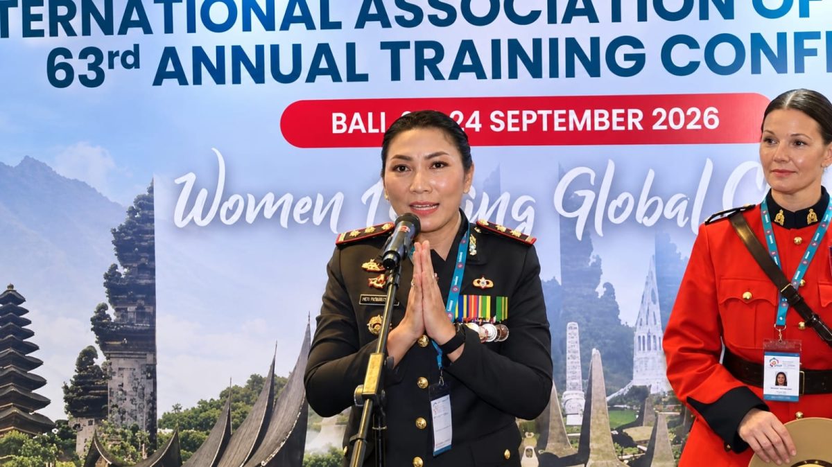 AKBP Heti Patmawati saat menerima penghargaan IAWP 2026 di Nusa Dua, Bali, Minggu (20/9/2026).