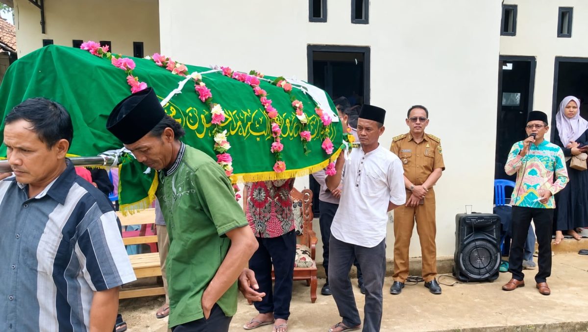 Jenazah Rayhan saat hendak diberangkatkan ke pemakaman, Selasa 22 September 2026 | ist/Media Prioritastv.com.