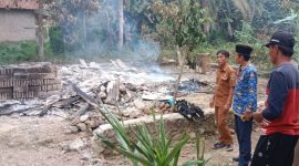 Kondisi rumah korban Kusniadi yang ludes terbakar diabadikan Selasa 22 September 2026 | Herman/Media Prioritastv.com.