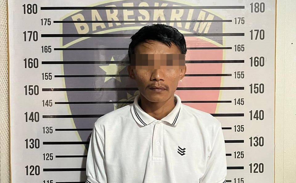 Tersangka EP setelah ditangap Polres Pringsewu, Selasa 22 September 2026.