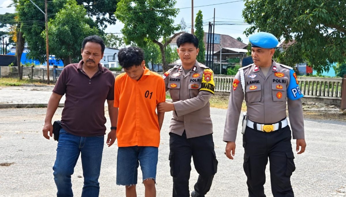 Tersangka CH setelah ditangkap dan akan dijebloskan ke sel tahanana Polsek Gading Rejo, Rabu 23 September 2026 | Dok. Humas Polres Pringsewu.