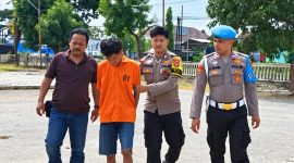 Tersangka CH setelah ditangkap dan akan dijebloskan ke sel tahanana Polsek Gading Rejo, Rabu 23 September 2026 | Dok. Humas Polres Pringsewu.