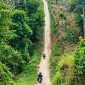 Tim Kesehatan Puskesmas Martada, Pematang Sawa, Tanggamus yang bergerak di tanjakan wilayah setempet menuju Dusun Darusalam, Pekon Way Asahan, Minggu 27 September 2026 | ist/Media Prioritastv.com.