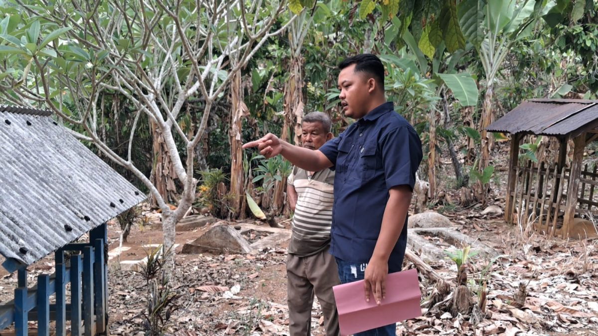 Penyerahan hibah tanah pemakaman oleh Agus Ciek melalui perwakilannya kepada masyarakat Pekon Kemuning, Pulau Panggung, Tanggamus, Senin 28 Agustus 2026 | Mustar Aripin/Media Prioritastv.com.