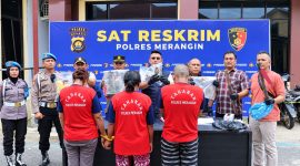 Ketiga tersangka yang dihadirkan dalam konferensi pers Polres Merangin, Jambi, Selasa 28 September 2026 |