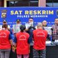 Ketiga tersangka yang dihadirkan dalam konferensi pers Polres Merangin, Jambi, Selasa 28 September 2026 |