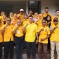 Ketua DPD Partai Golkar Bandar Lampung terpilih, Rycko Menoza (tengah), berfoto bersama Pengurus Kecamatan (PK) Partai Golkar. | Ist.