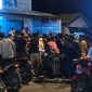 Warga saat bergerombol melihat kodisi korban sebelum dievakuasi ke rumah sakit, Senin 7 September 2026 | ist/Media Prioritastv.com.