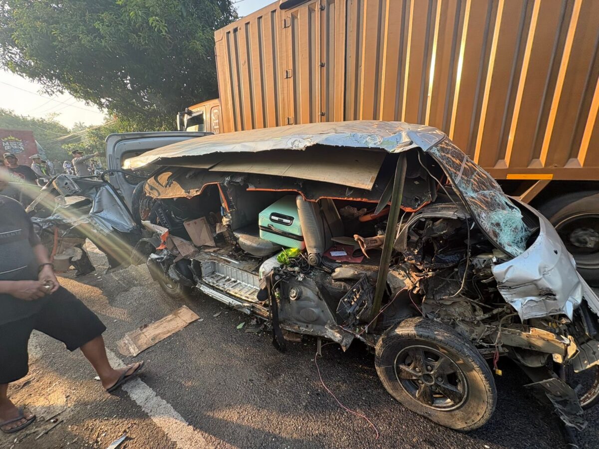 Kendaraan yang mengalami tabrakan di Pesisir Barat, Lampung, Rabu 2 September 2026 | Dok. Polres Peisisir Barat.