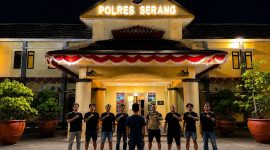 DPO Pembobol Bekas Pabrik Tanggamus bernama Yogi usai ditangkap Polsek Kota Agung dan Polres Serang Banten sebelum dibawa ke Tanggamus | Dok. Humas Polres Tanggamus.