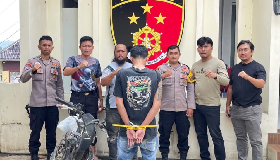 Tersangka saat diamankan Satreskrim Polres Tanggamus dan Polsek Sumberejo, Rabu 30 September 2026 | Dok. Humas Polres Tanggamus.