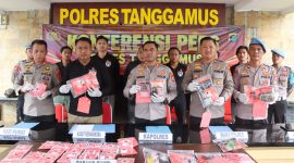 Kapolres Tanggamus AKBP Rahmad Sujatmiko saat menunjukan barang bukti Narkoba dalam Konferensi Pers, Kamis 1 Oktober 2026 | Herdi/Media Prioritastv.com.
