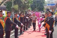 Tradisi Pedang Pora Sambut Kapolres Tanggamus AKBP AH Hudi Arif