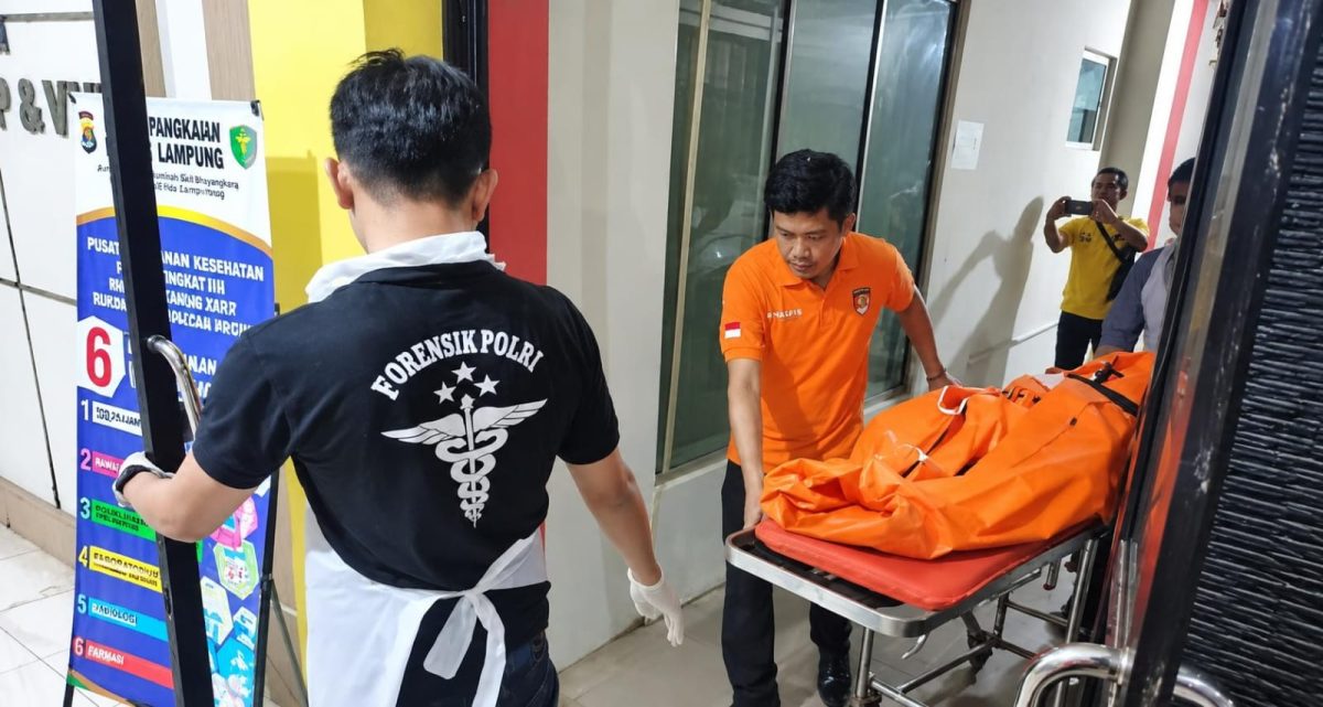 Jenazah Ahmad Fathony saat dibawa ke RS Bhayangkara Bandar Lampung, Senin 5 Agustus 2026, malam | ist/Media Prioritastv.com.