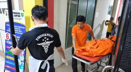 Jenazah Ahmad Fathony saat dibawa ke RS Bhayangkara Bandar Lampung, Senin 5 Agustus 2026, malam | ist/Media Prioritastv.com.
