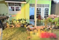 Polisi saat melakukan pemeriksaan TKP Pembacokan di Pekon Sukaraya, Way Tenong, Lampung Barat, Selasa 6 Oktober 2026 | Dok. Polres Lampung Barat.