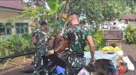 Yonif 945 PPC Tanggamus Bantu Korban Kebakaran.