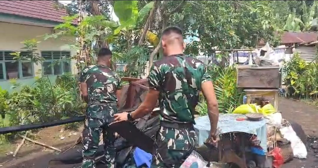 Yonif 945 PPC Tanggamus Bantu Korban Kebakaran.