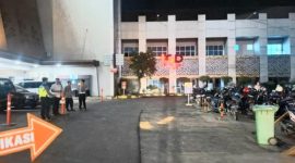 Polisi saat melakukan identifikasi TKP terlindasnya bocah 5 tahun di parkiran RSUD Abdul Moeloek, Bandar Lampung, Rabu 7 Oktober 2026 | Dok. Polresta Bandar Lampung.
