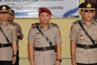 Iptu Eko Sujarwo (tengah) saat dilantik menjadi Kasat Reskrim Polres Pringsewu, Jumat 9 Oktober 2026.