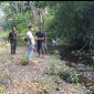 Anggota DPRD Tanggamus Buyung Alamsyah saat meninjau sungai Way Kerap, Semaka, Sabtu 10 Oktober 2026 | Herdi/Media Prioritastv.com.