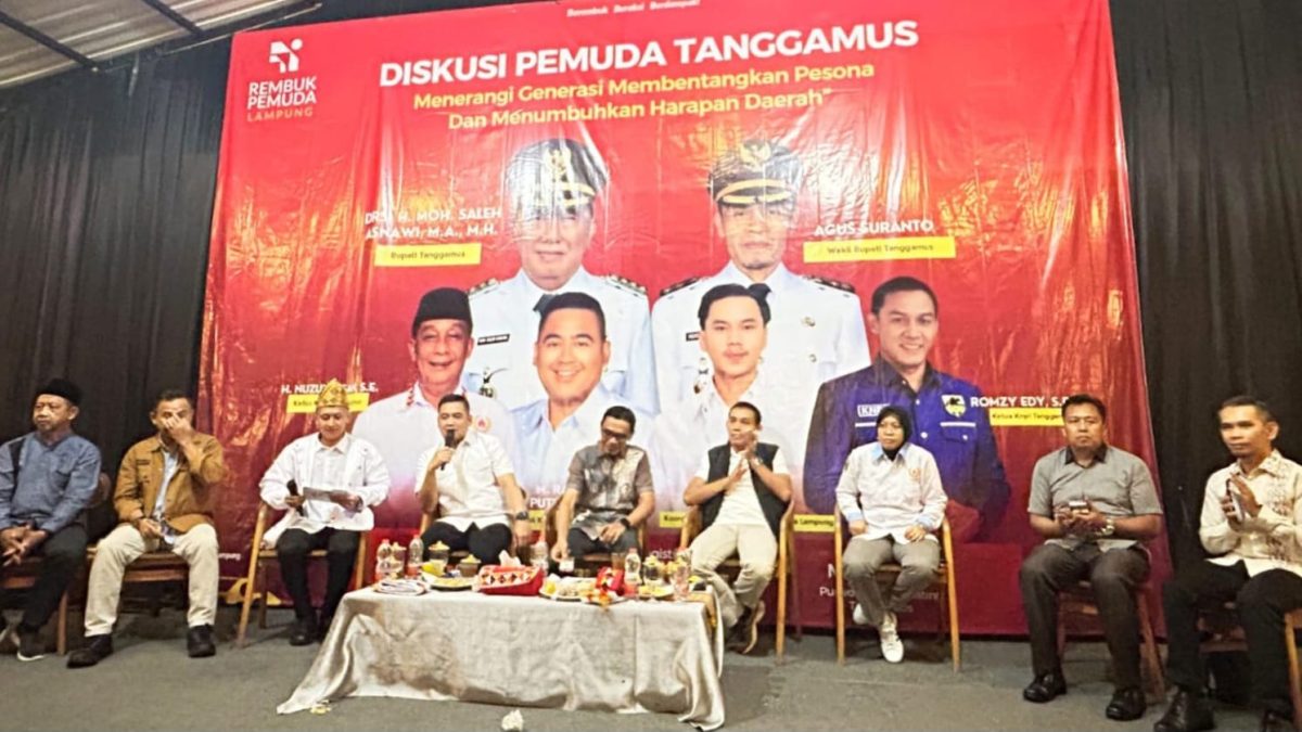 Wakil Ketua I DPRD Tanggamus, Rangga Putra Hakim saat menyampaian harapannya kepada para pemuda dalam Diskusi Pemuda Tanggamus di Mauna Caffe, Pekon Purwodadi, Gisting, Sabtu 10 Oktober 2026, malam | Herdi/Media Prioritastv.com